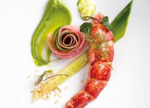 Homard laqué émulsion miso, fleur de radis, sauce féroce (Ricardo Silva)